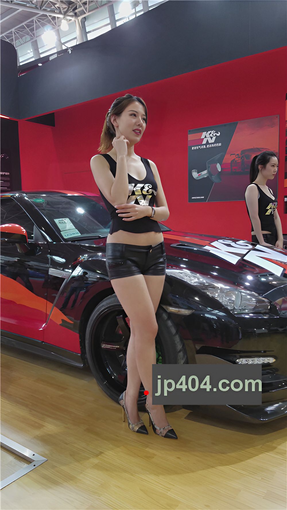 漂亮的小皮裤美女[939M/MP4]