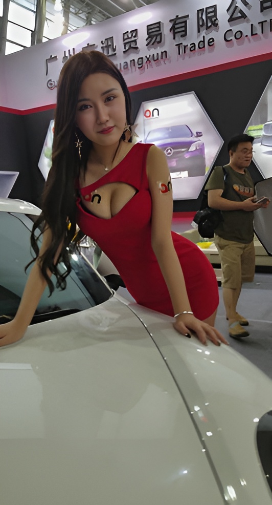 红色连体包臀裙车模小姐姐[608M/MP4]