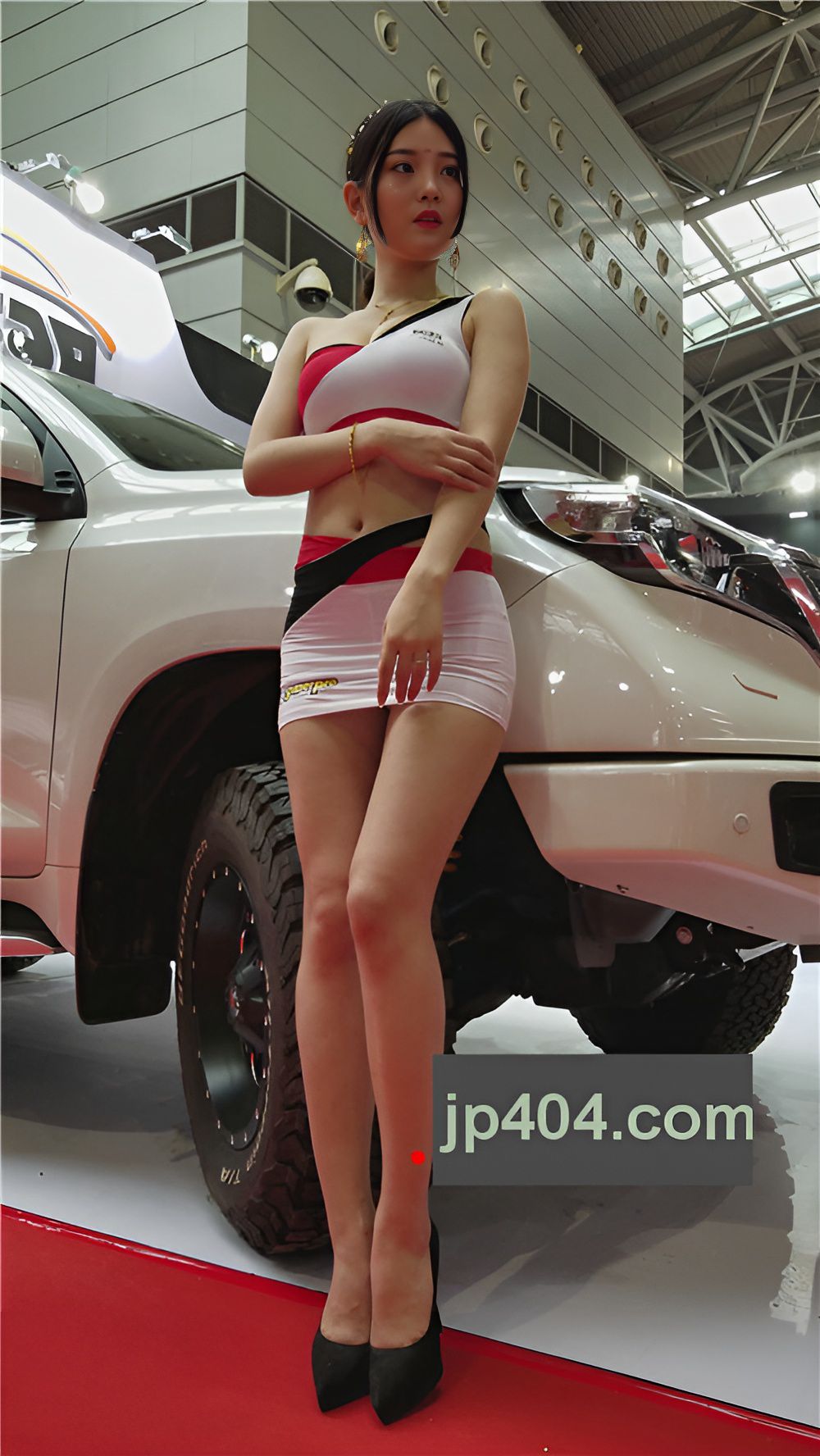 美女车模小姐姐[683M/MP4]