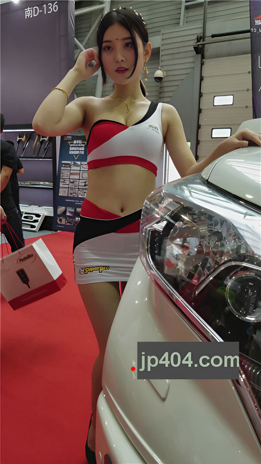 美女车模小姐姐[683M/MP4]