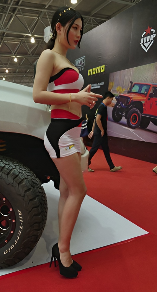 美女车模小姐姐[683M/MP4]