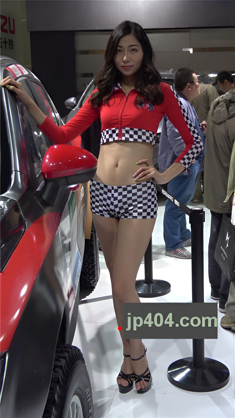 紧身短裤长腿车模美女[3.3G/MP4]
