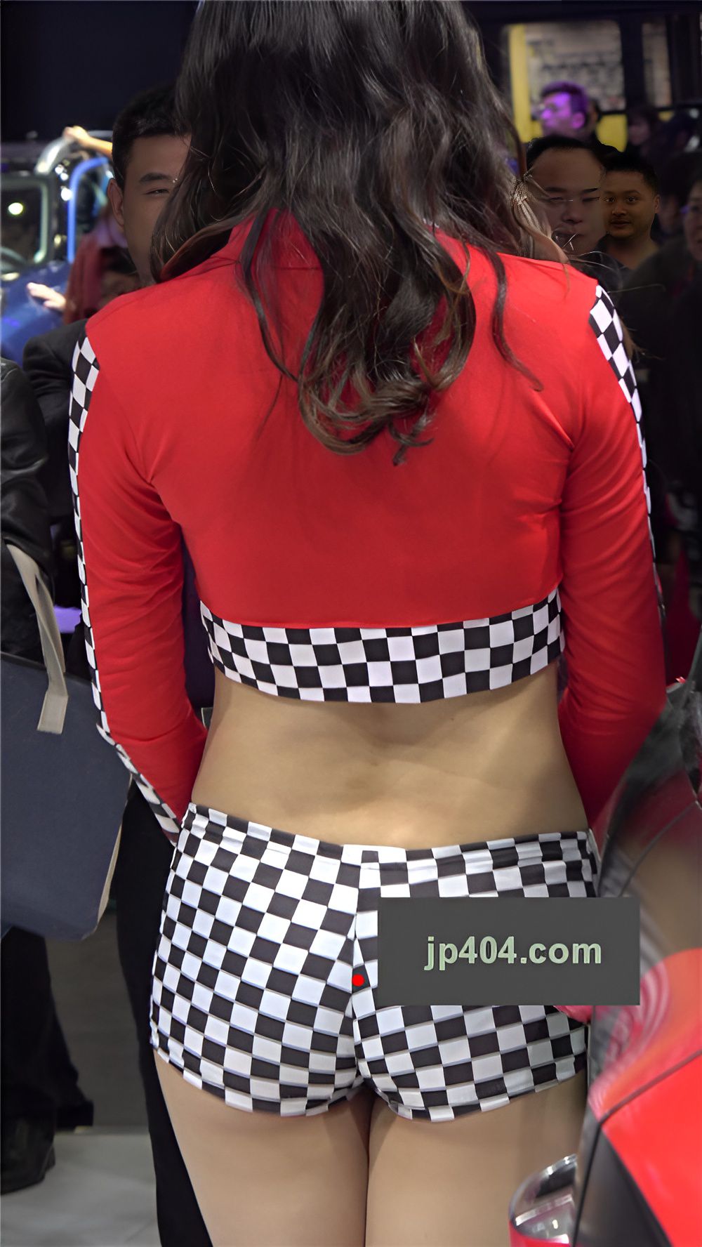 紧身短裤长腿车模美女[3.3G/MP4]