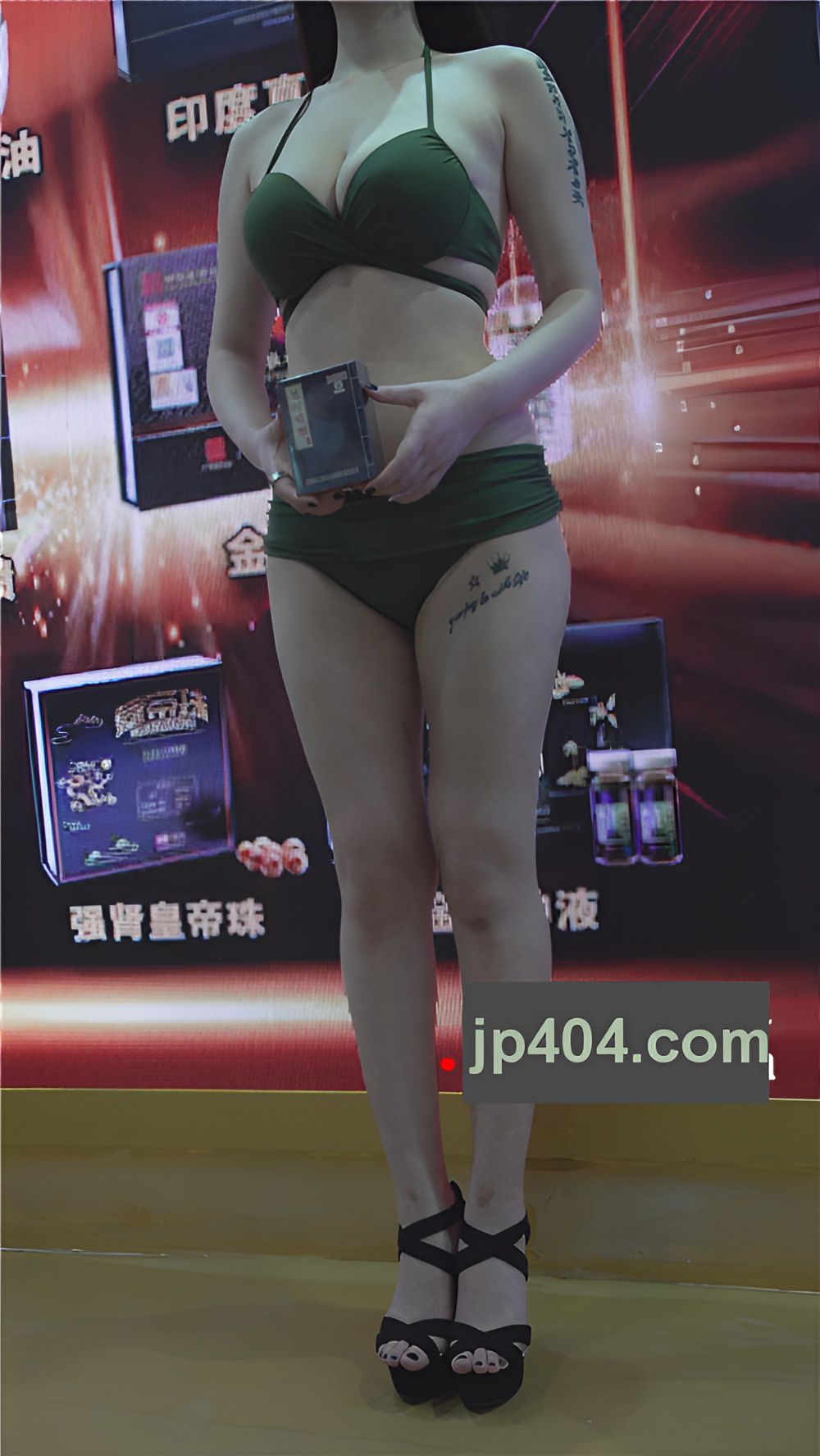 绿色泳装小姐姐[1.28G/MP4]