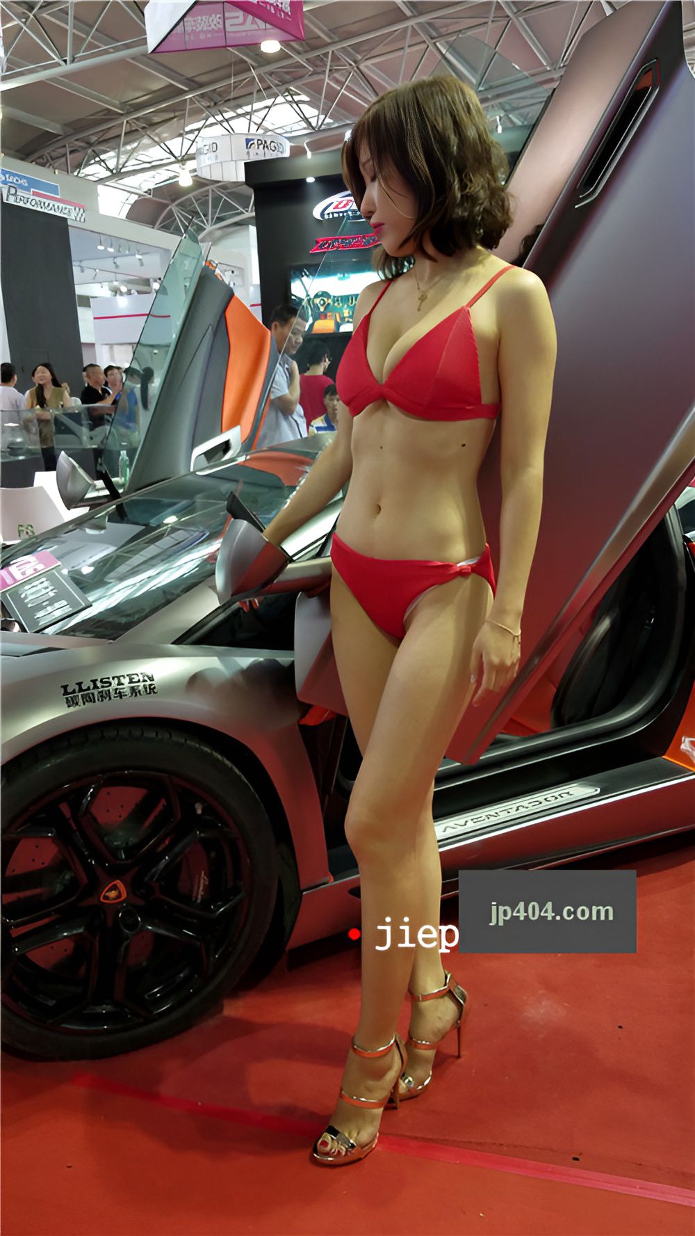 红色比基尼车模美女[701M/MP4]