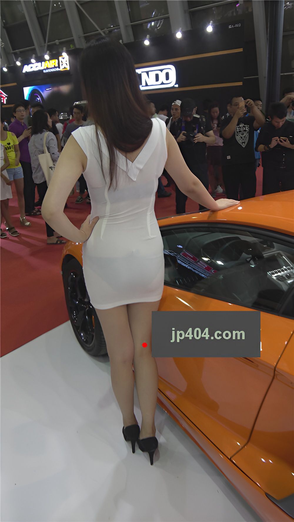 白色连体装美模[857M/MP4]