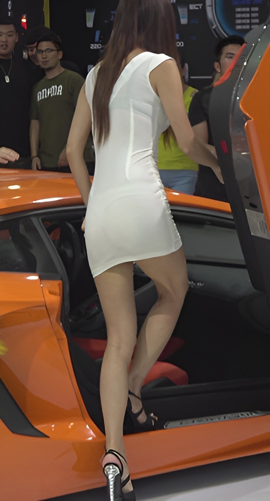 白色连体装美模[857M/MP4]