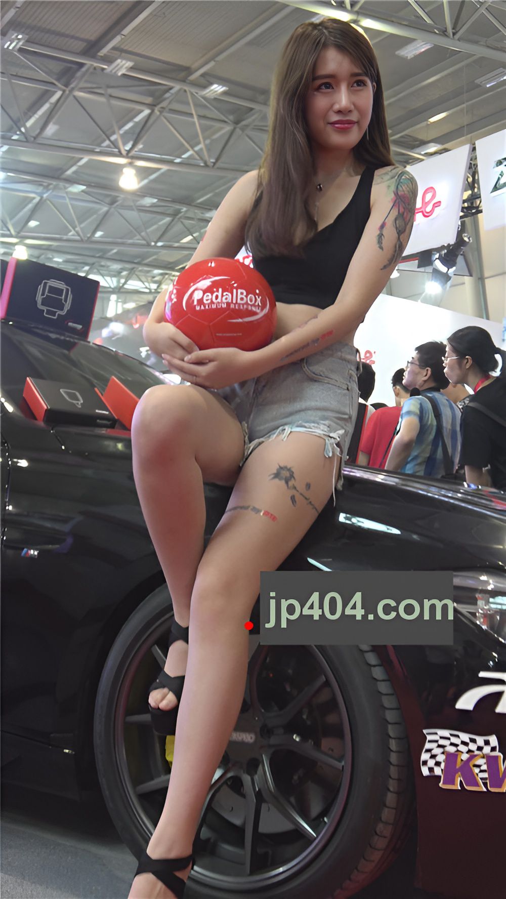 热裤小姐姐[424M/MP4]