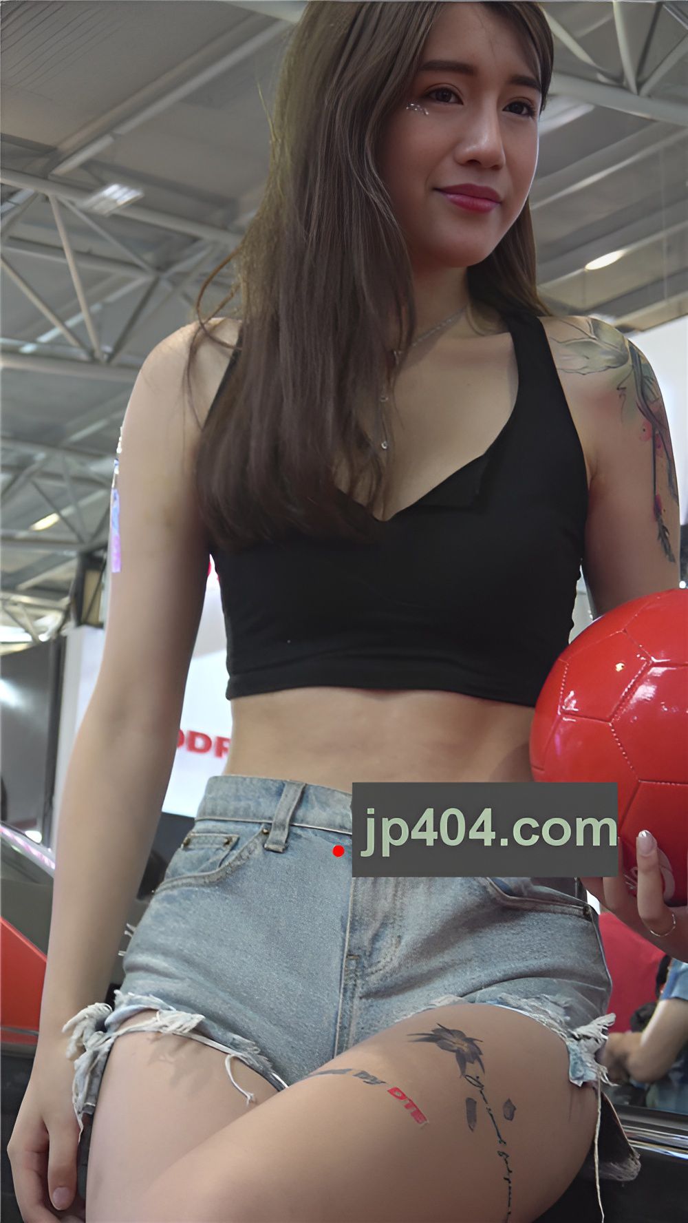 热裤小姐姐[424M/MP4]