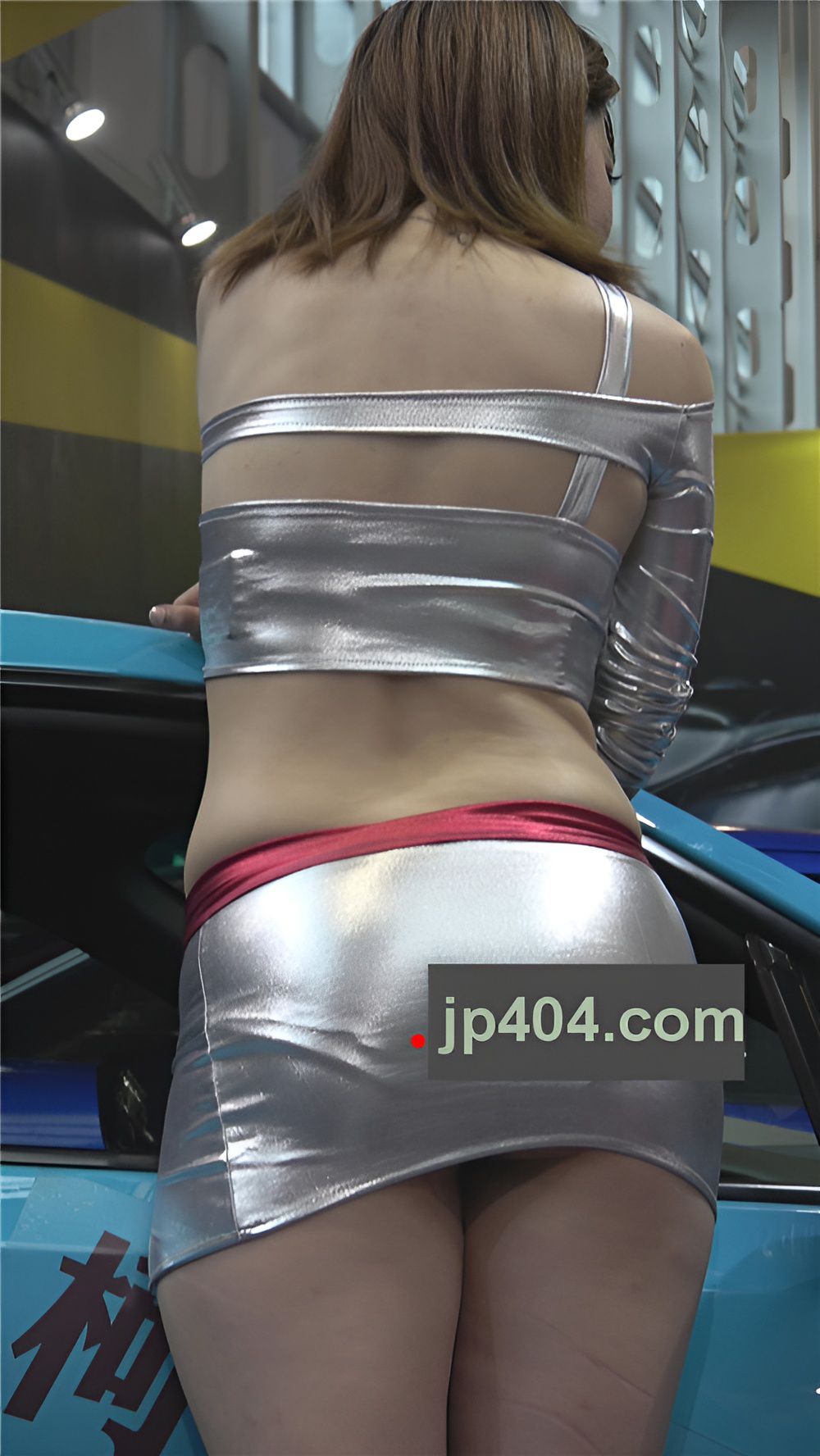 银色包臀裙美女[1.28G/MP4]