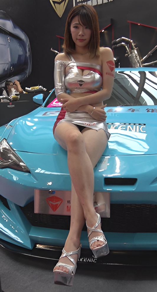 银色包臀裙美女[1.28G/MP4]