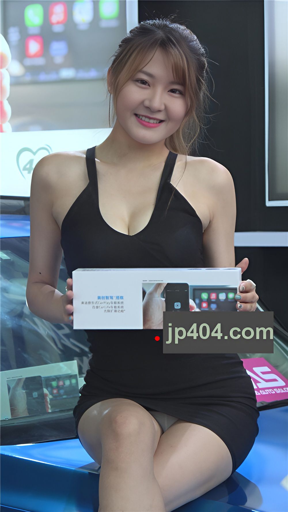 漂亮的连体包臀裙小姐姐[976M/MP4]