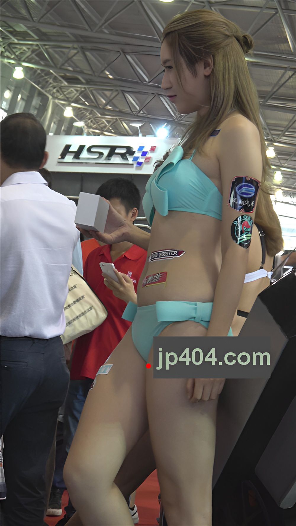 蓝色比基尼美女车模[425M/MP4]