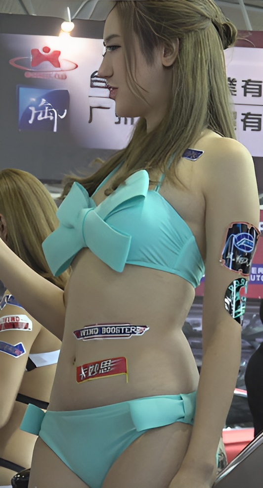 蓝色比基尼美女车模[425M/MP4]