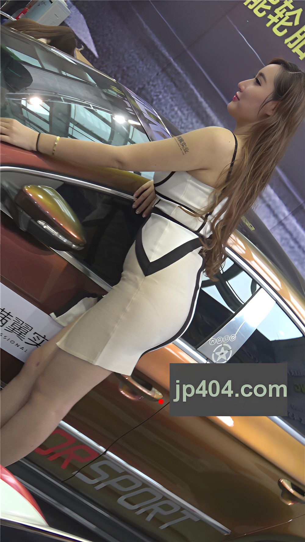 丰腴车模美女[593M/MP4]