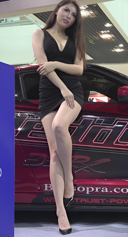 黑色连体长发小姐姐[1.43G/MP4]