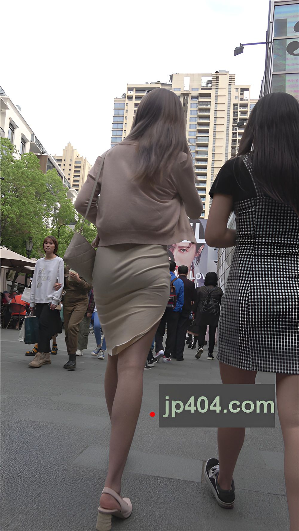 包臀裙小姐姐[1.31G/MP4]