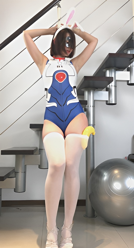 戴着面具的连体衣妹子[251M/MP4]