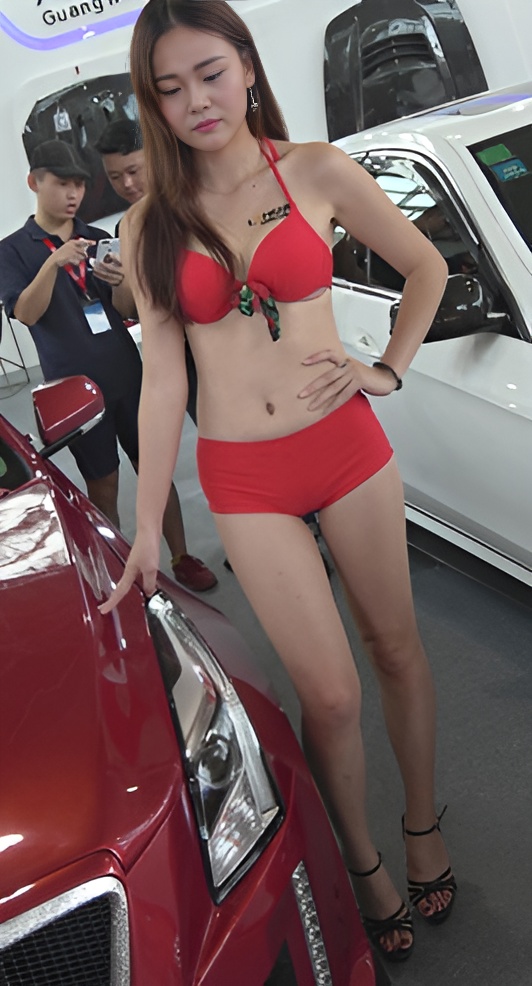 红色泳装车模小姐姐[962M/MP4]