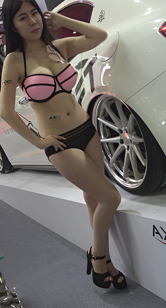 性感的粉色比基尼车模美女[1.14G/MP4]