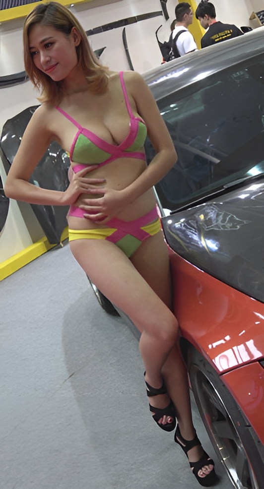 比基尼车模美女[893M/MP4]