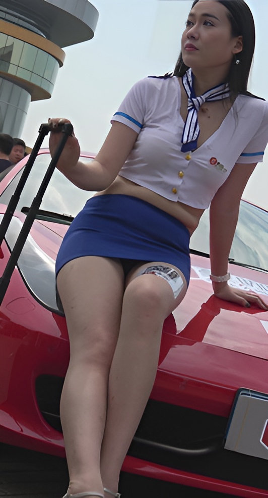 漂亮的车模小姐姐[2.85G/MP4]