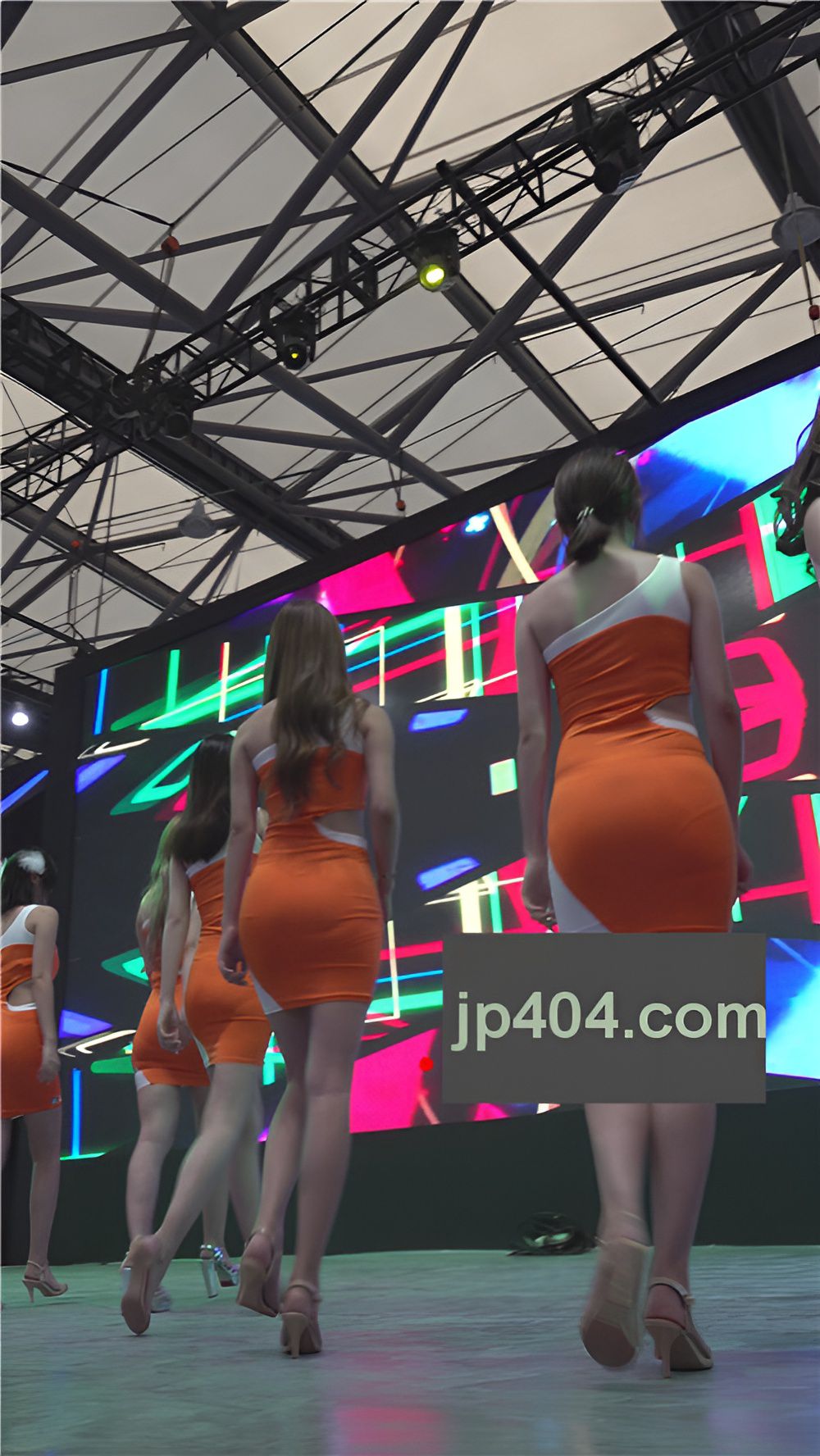 漂亮的包臀裙模特[582M/MP4]