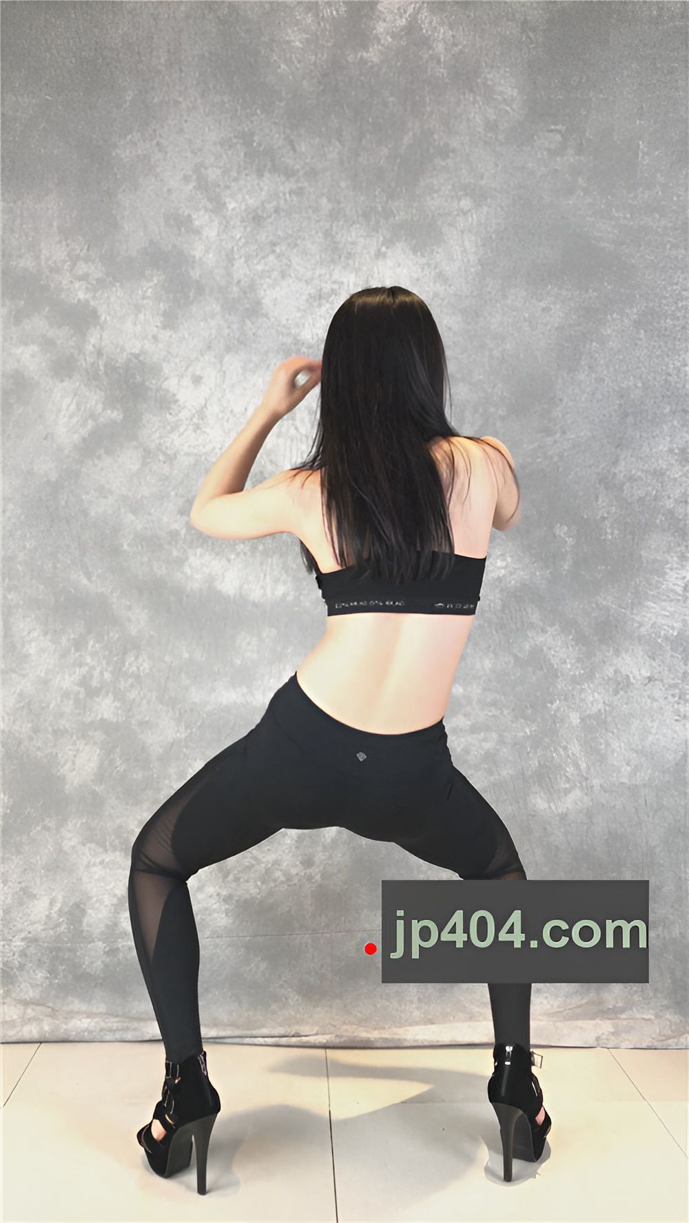 秀舞黑裤热舞美女[235M/MP4]