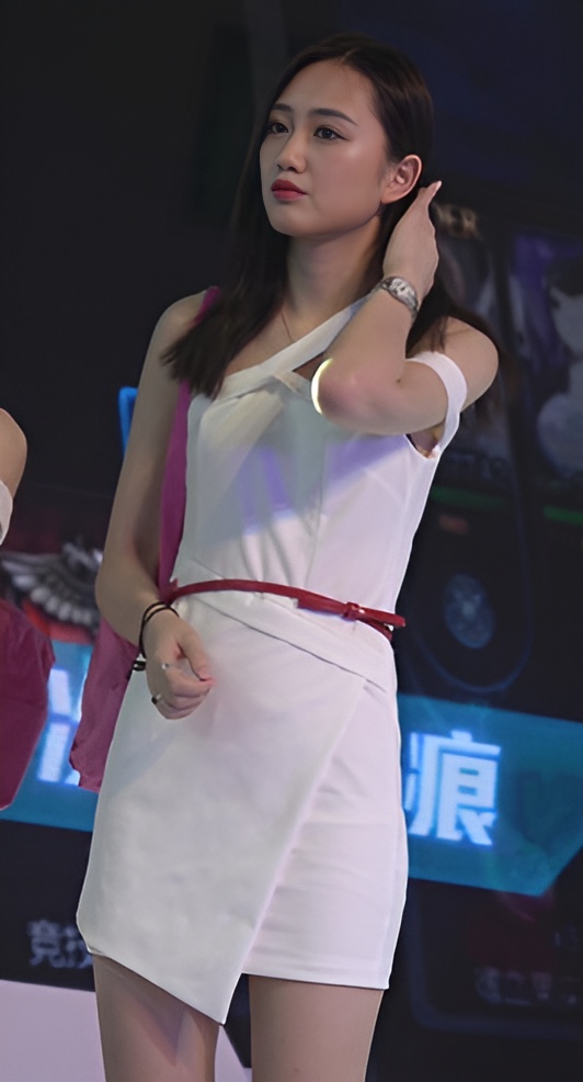 漂亮的白裙小姐姐[423M/MP4]