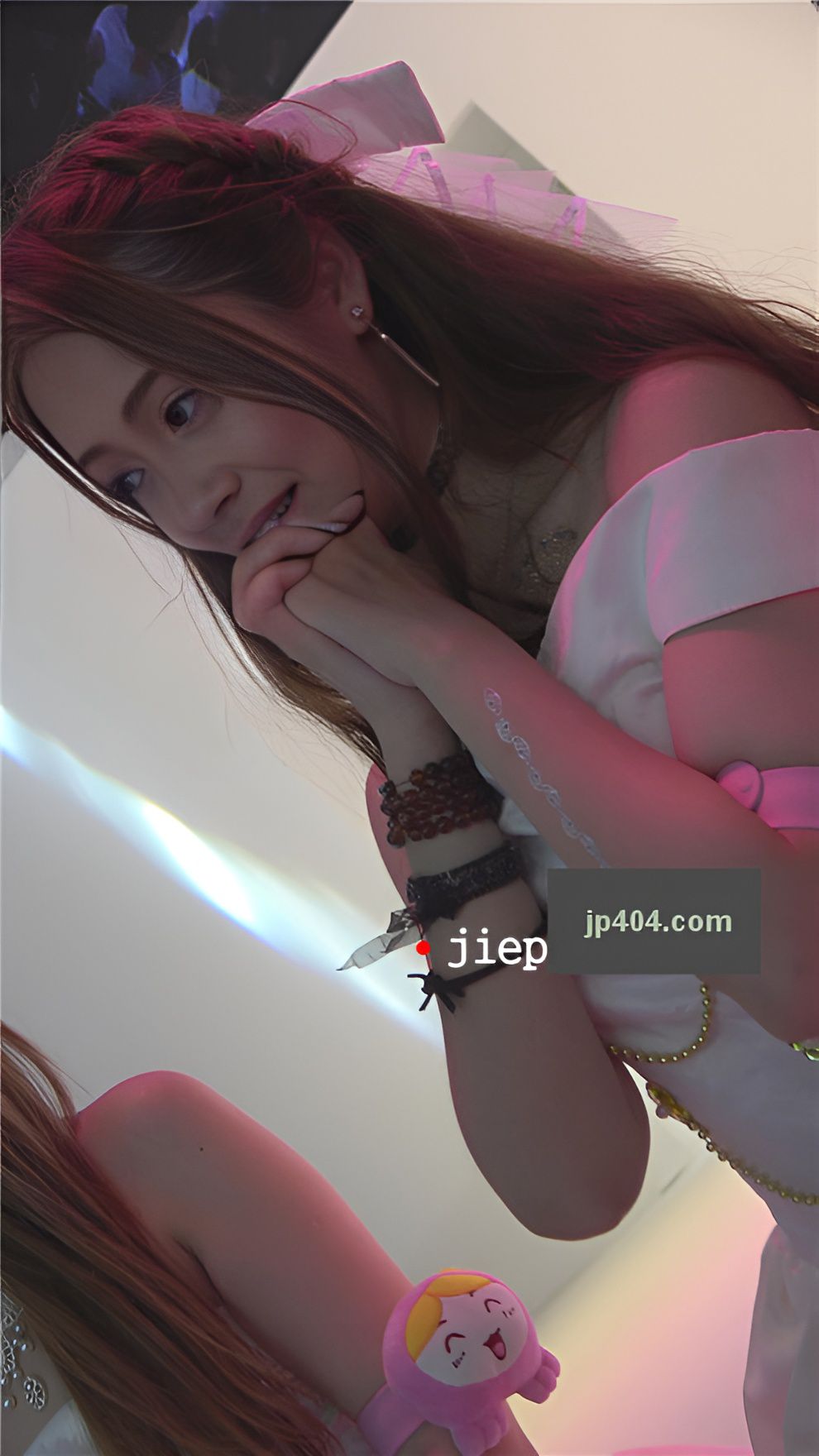 漂亮的白裙美模[323M/MP4]