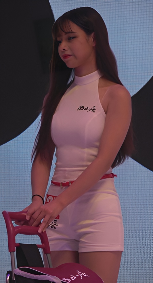 漂亮的白衣模特美女[363M/MP4]