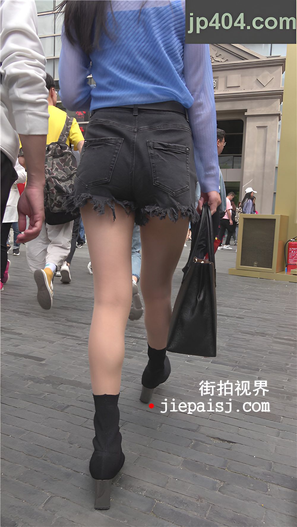 漂亮的黑色热裤美女[1.38G/MP4]