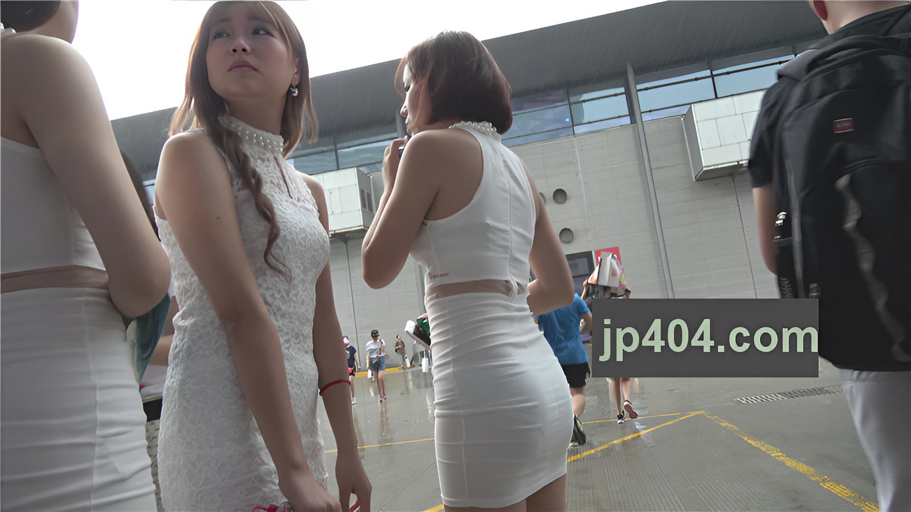 微透包臀裙美女[703M/MP4]