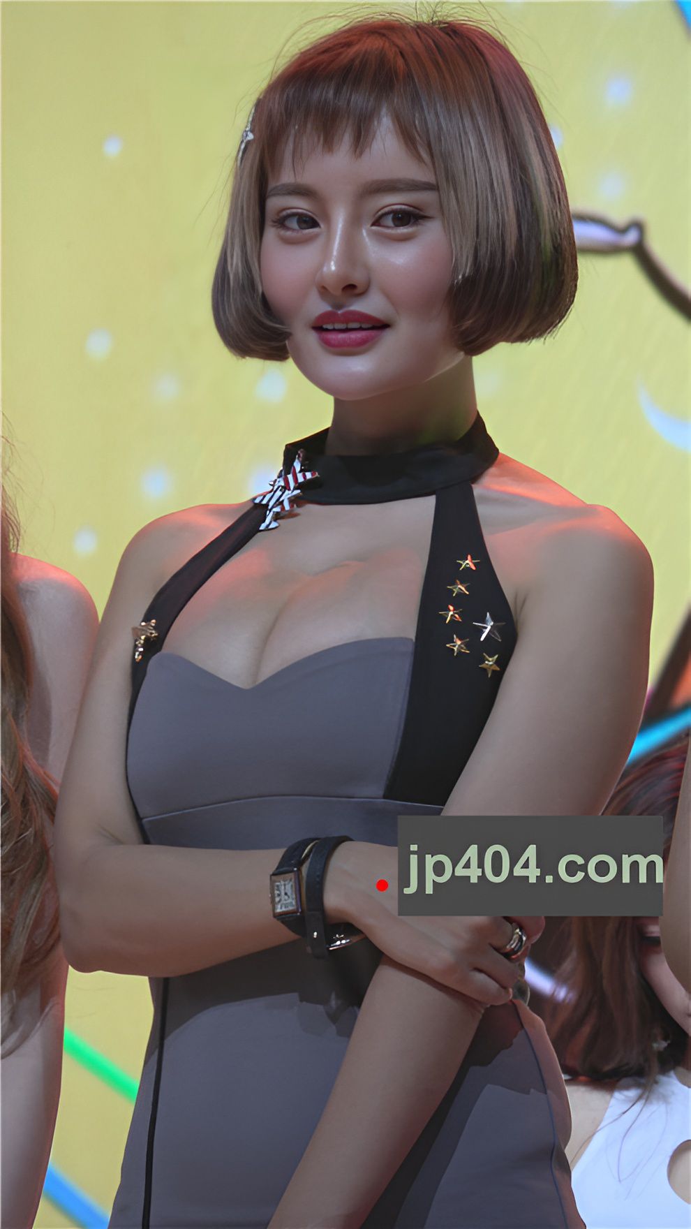 短发低胸美女[468M/MP4]