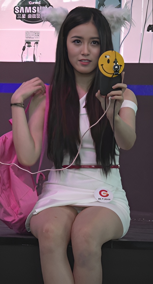 白裙模特小姐姐[269M/MP4]