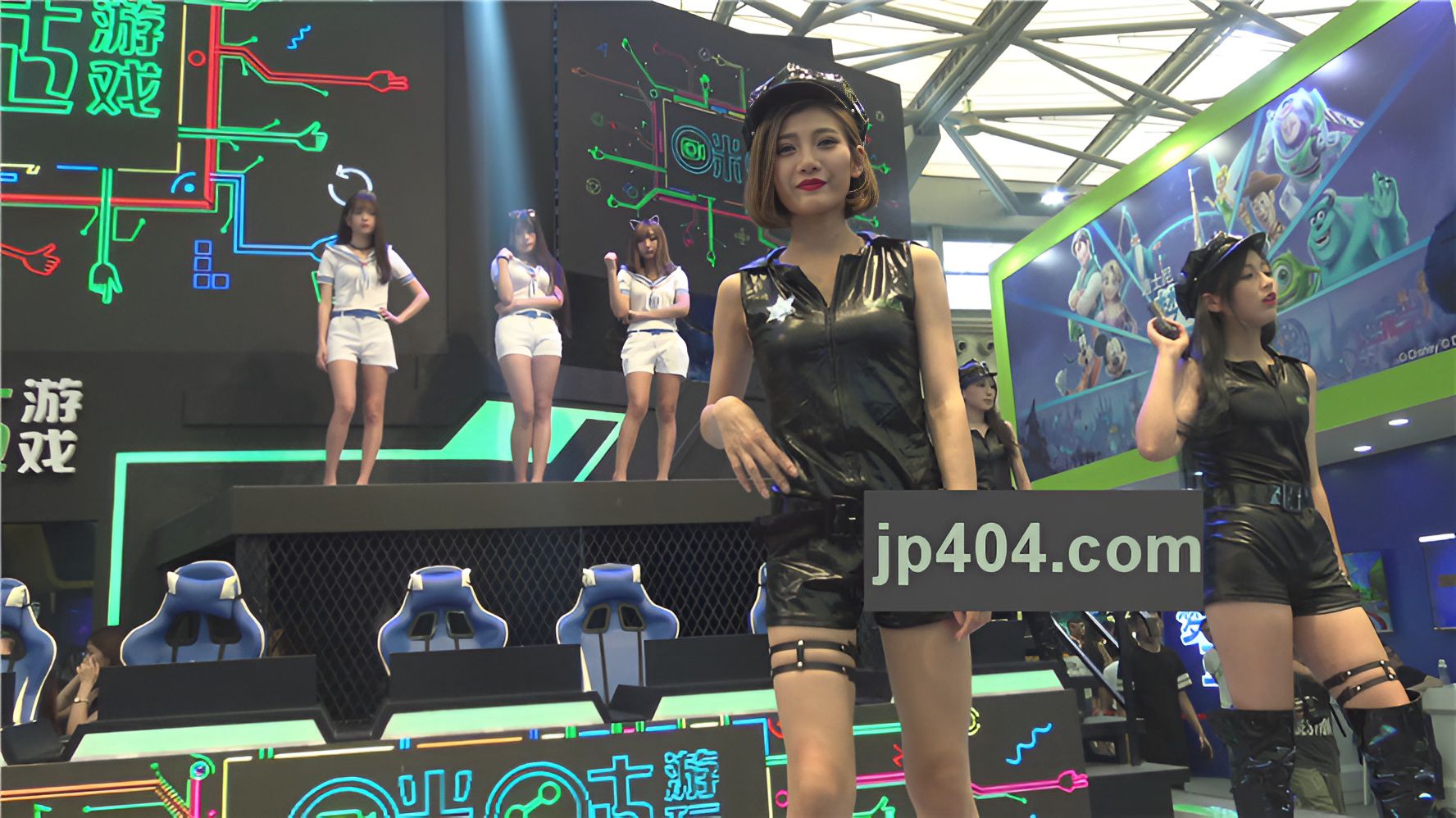 漂亮的皮衣小姐姐[3.14G/MP4]