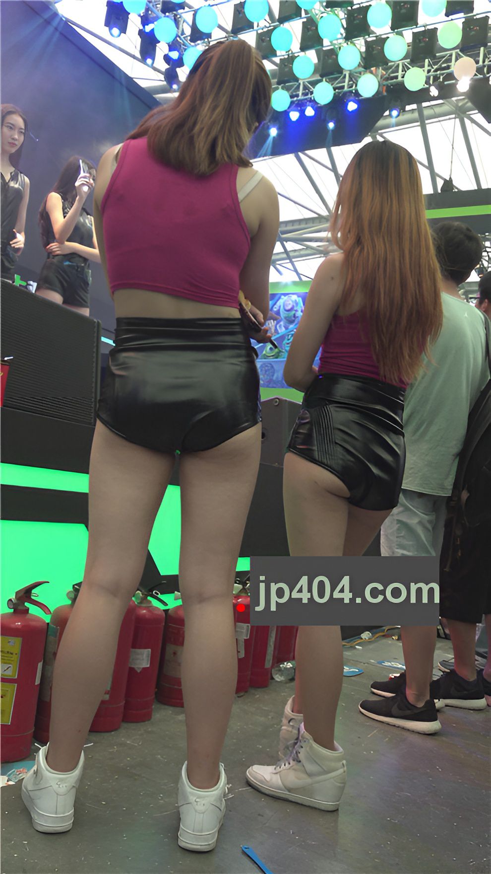 ChinaJoy现场高腰皮裤女孩[2.15G/MP4]