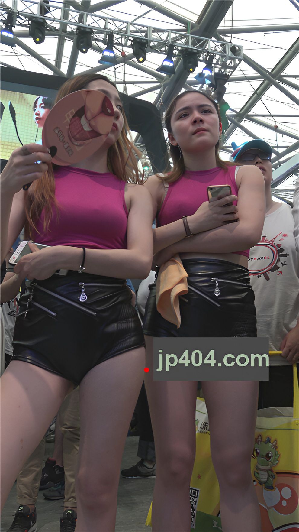 ChinaJoy现场高腰皮裤女孩[2.15G/MP4]