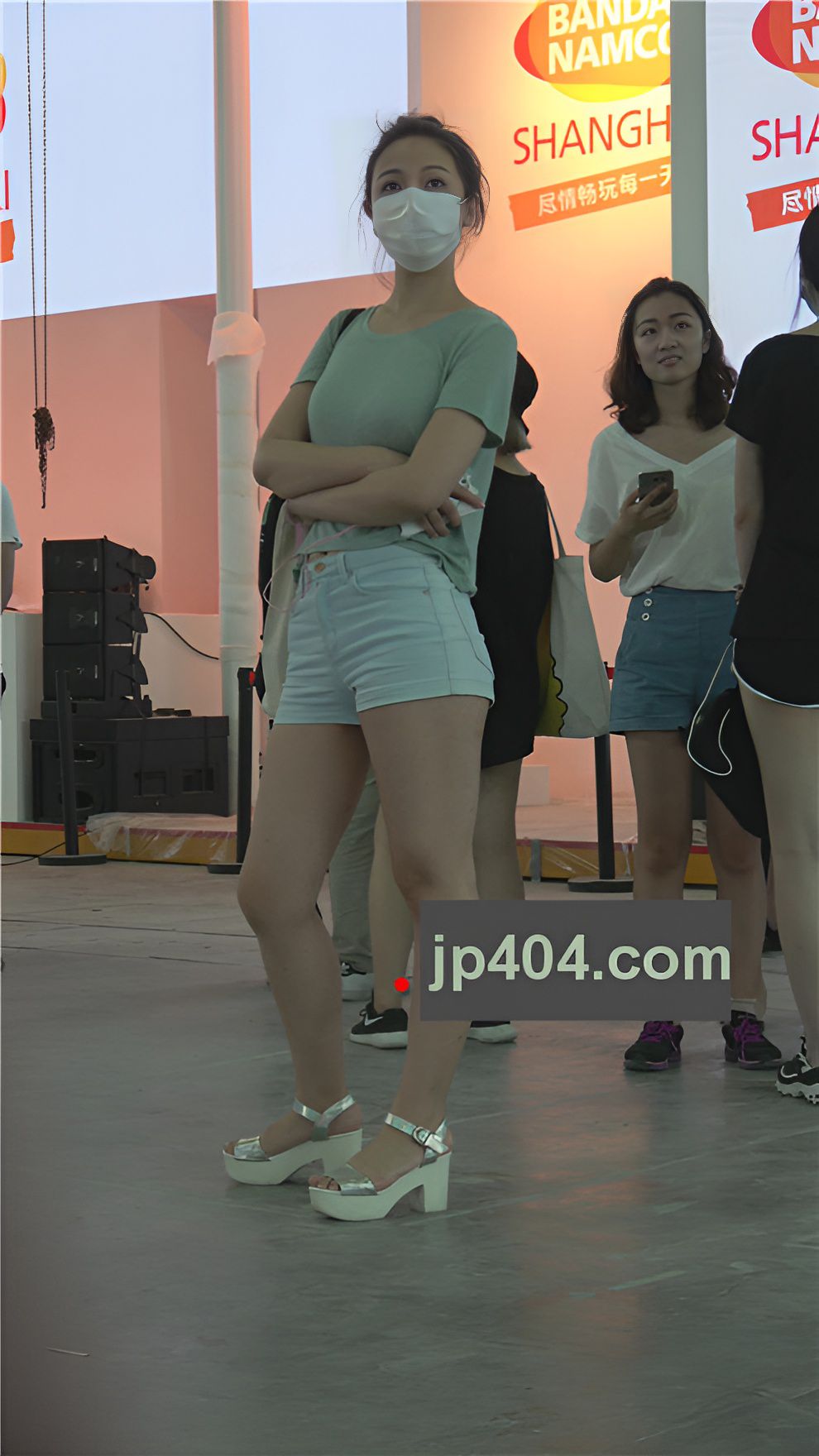 热裤妹子[730M/MP4]