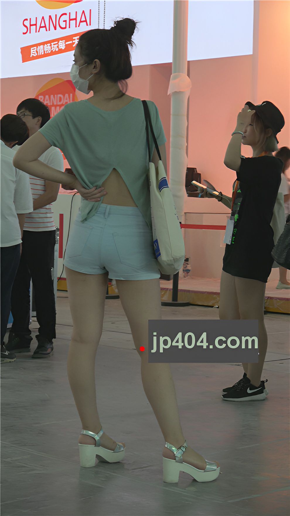 热裤妹子[730M/MP4]