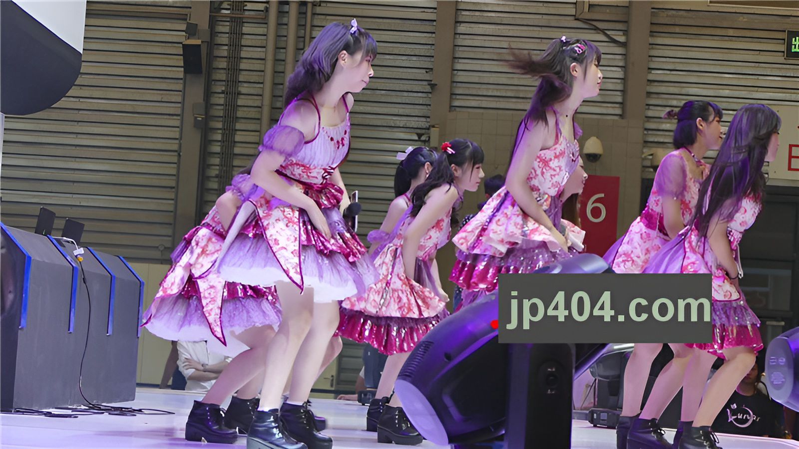 ChinaJoy现场台上一群正在表演的小姐姐[893M/MP4]