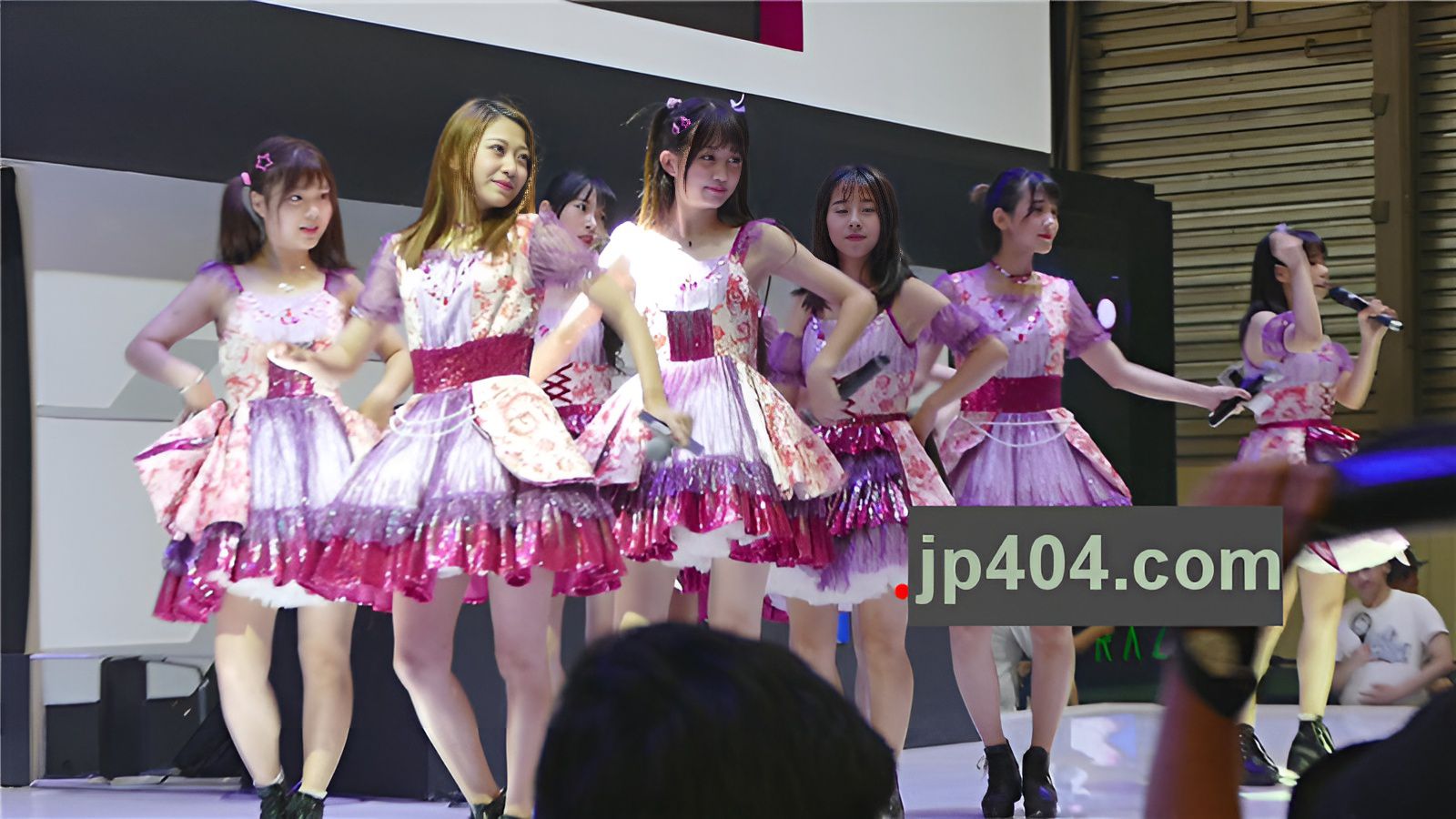 ChinaJoy现场台上一群正在表演的小姐姐[893M/MP4]