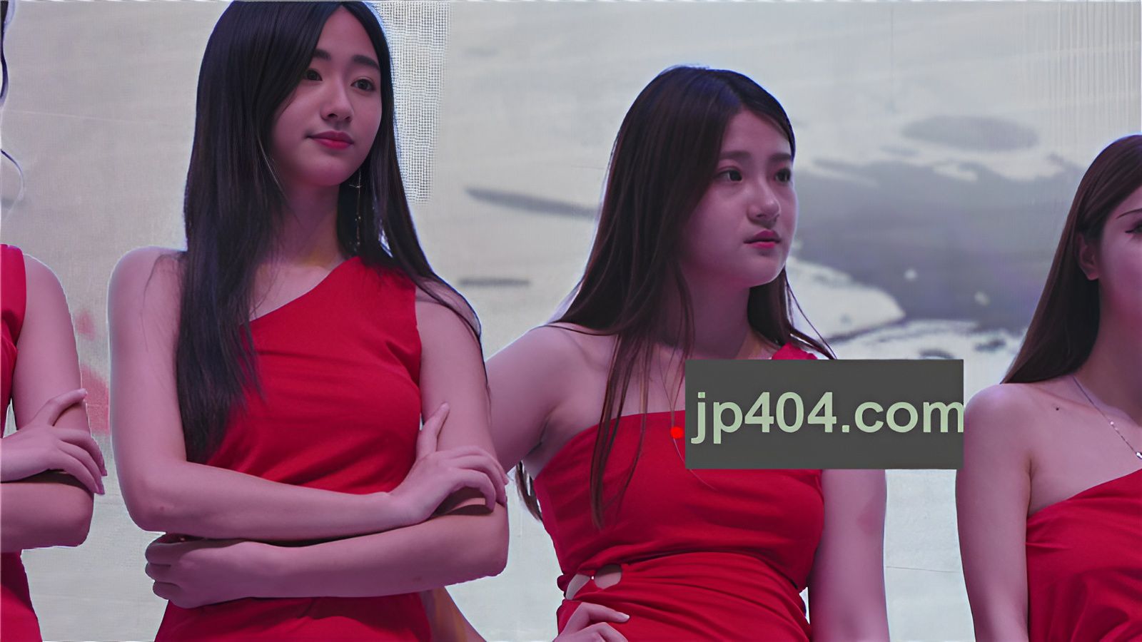 ChinaJoy现场一群红裙美女[747M/MP4]