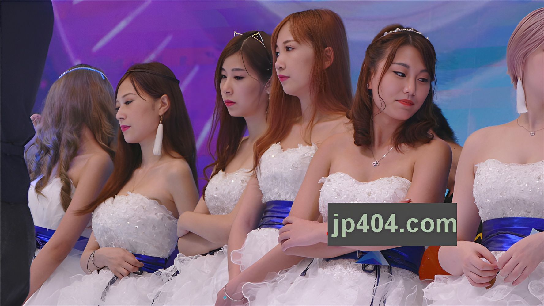 漂亮的白裙美女们[1.47G/MP4]