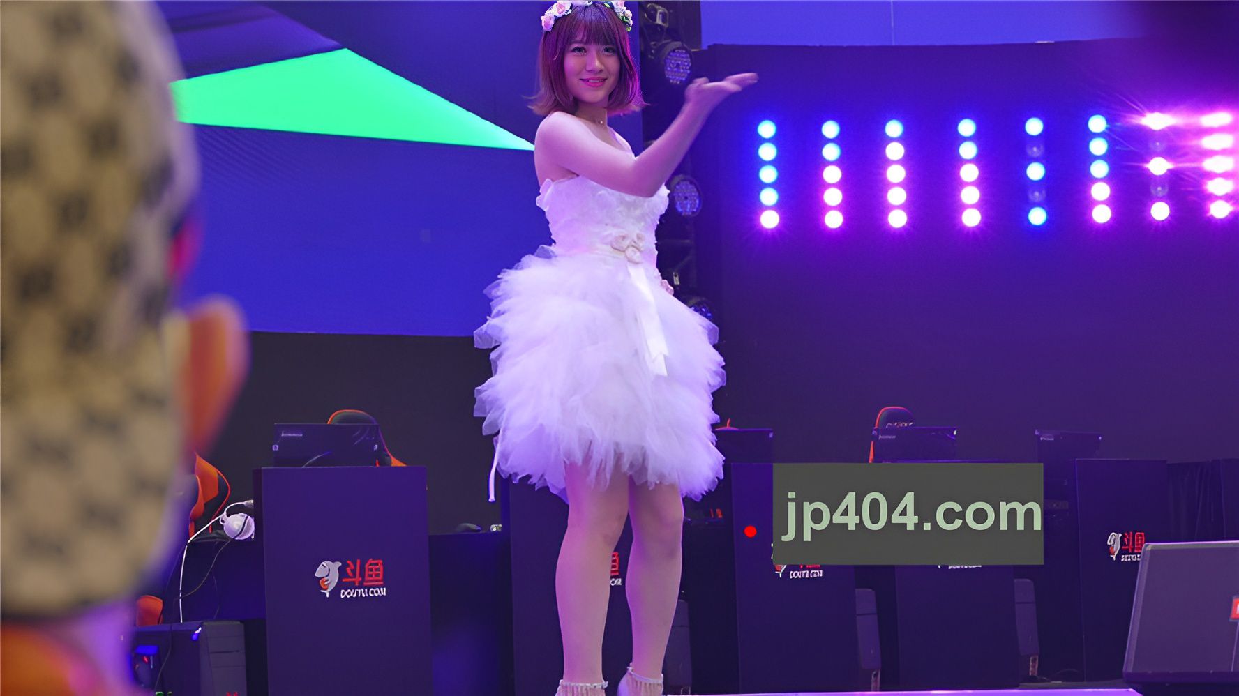 漂亮的白裙美女们[1.47G/MP4]