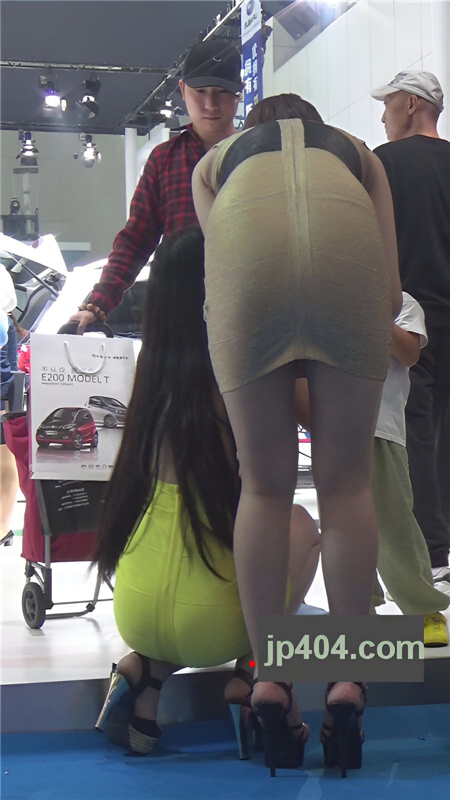 两个长腿模特美女[476M/MP4]