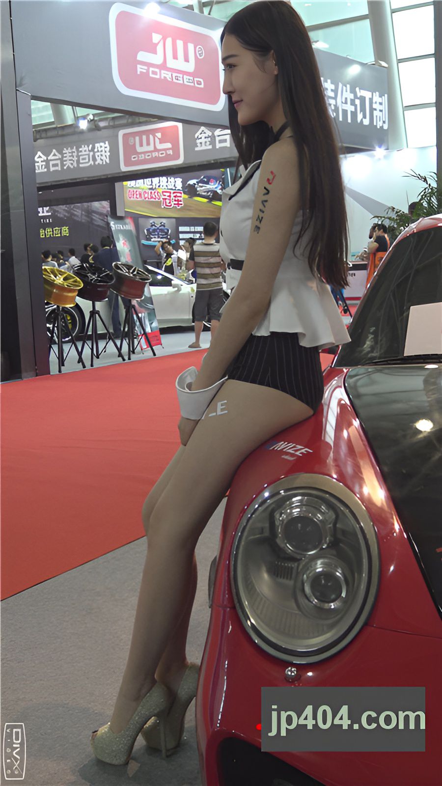 性感的短裤月牙展会模特[3.86G/MP4]