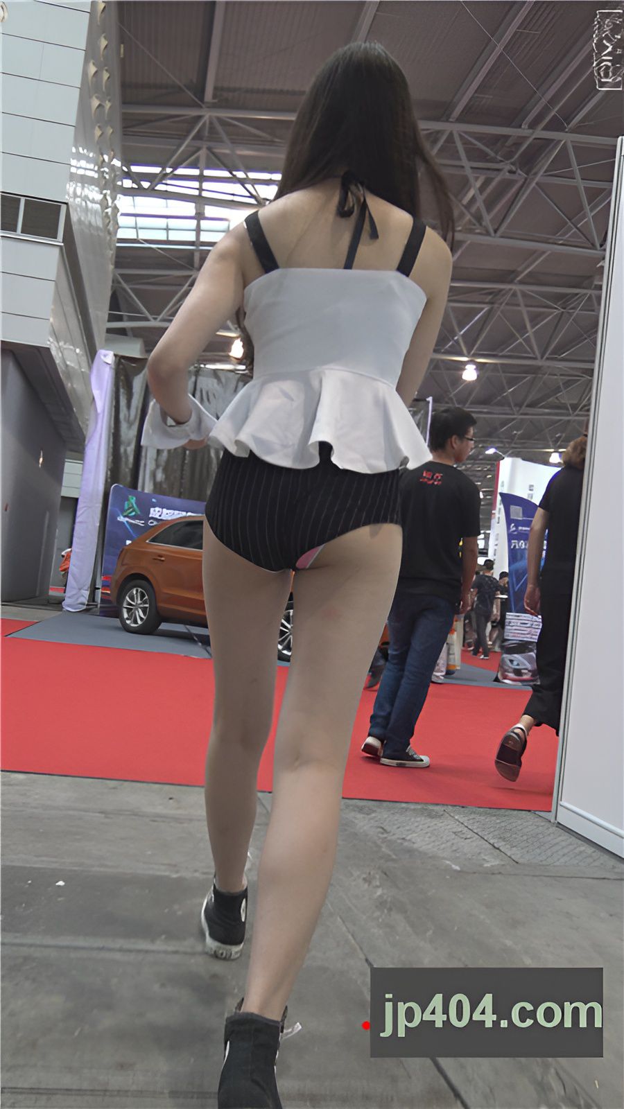 性感的短裤月牙展会模特[3.86G/MP4]