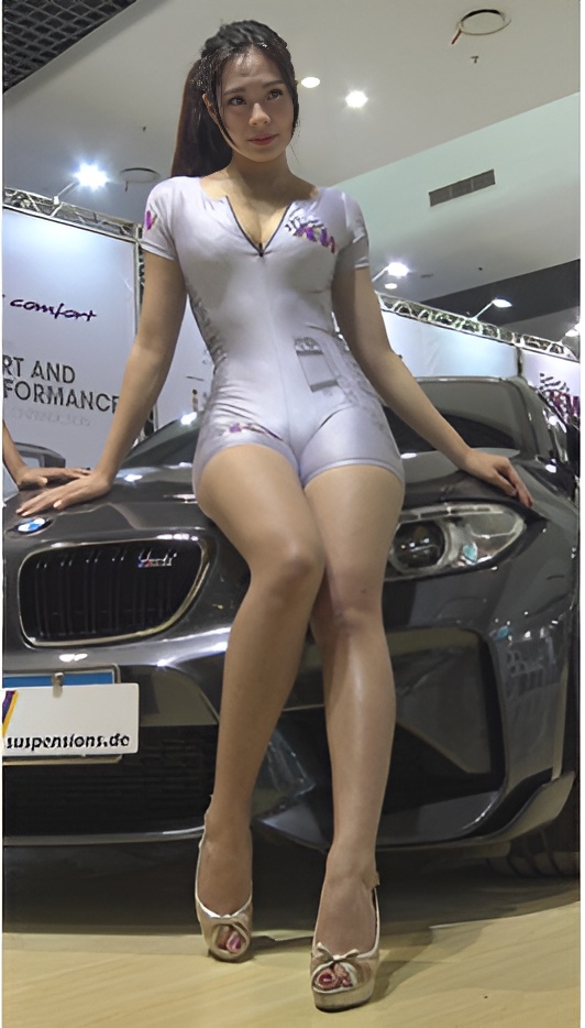 性感的超紧骆驼趾漂亮的模特美女[1.35G/MP4]