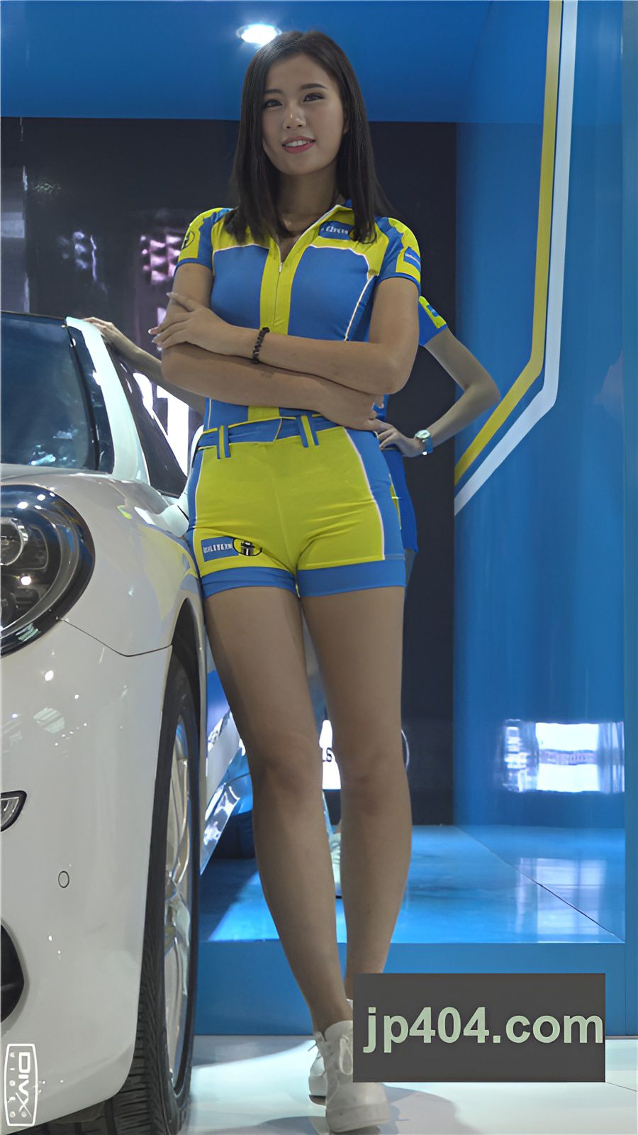 漂亮的紧身长腿车模美女[2.86G/MP4]